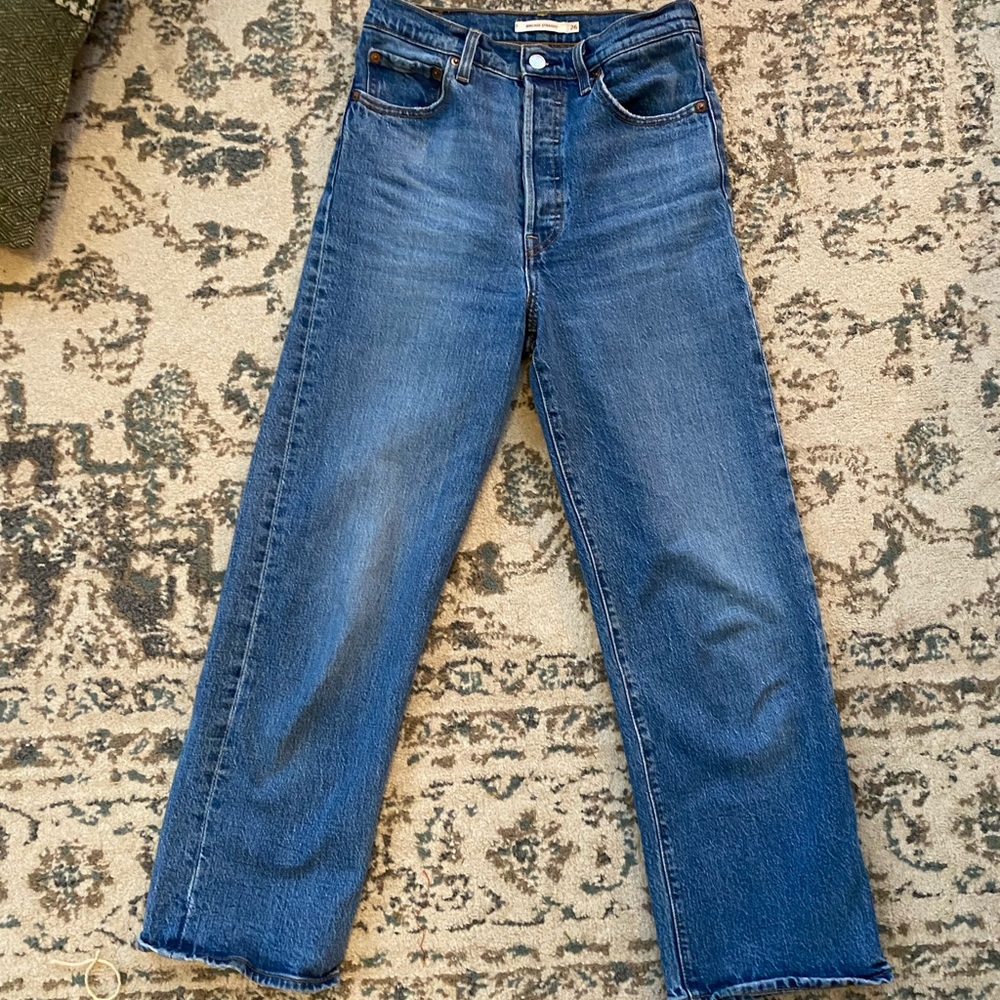 Levi’s Ribcage straight button jeans 26“ x 27”